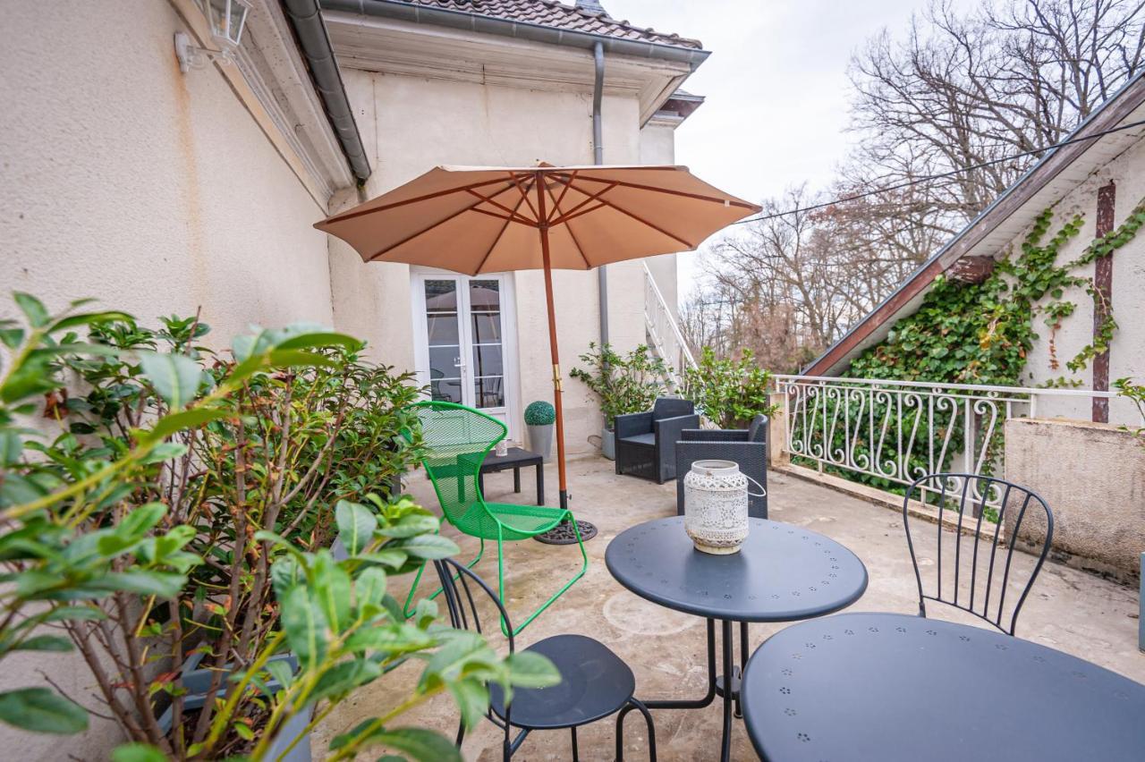 Chateau Des Ayes - Chambres & Suites Saint-Étienne-de-Saint-Geoirs Buitenkant foto
