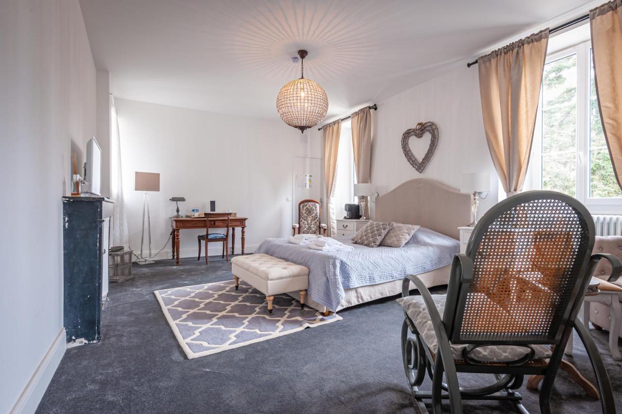 Chateau Des Ayes - Chambres & Suites Saint-Étienne-de-Saint-Geoirs Buitenkant foto