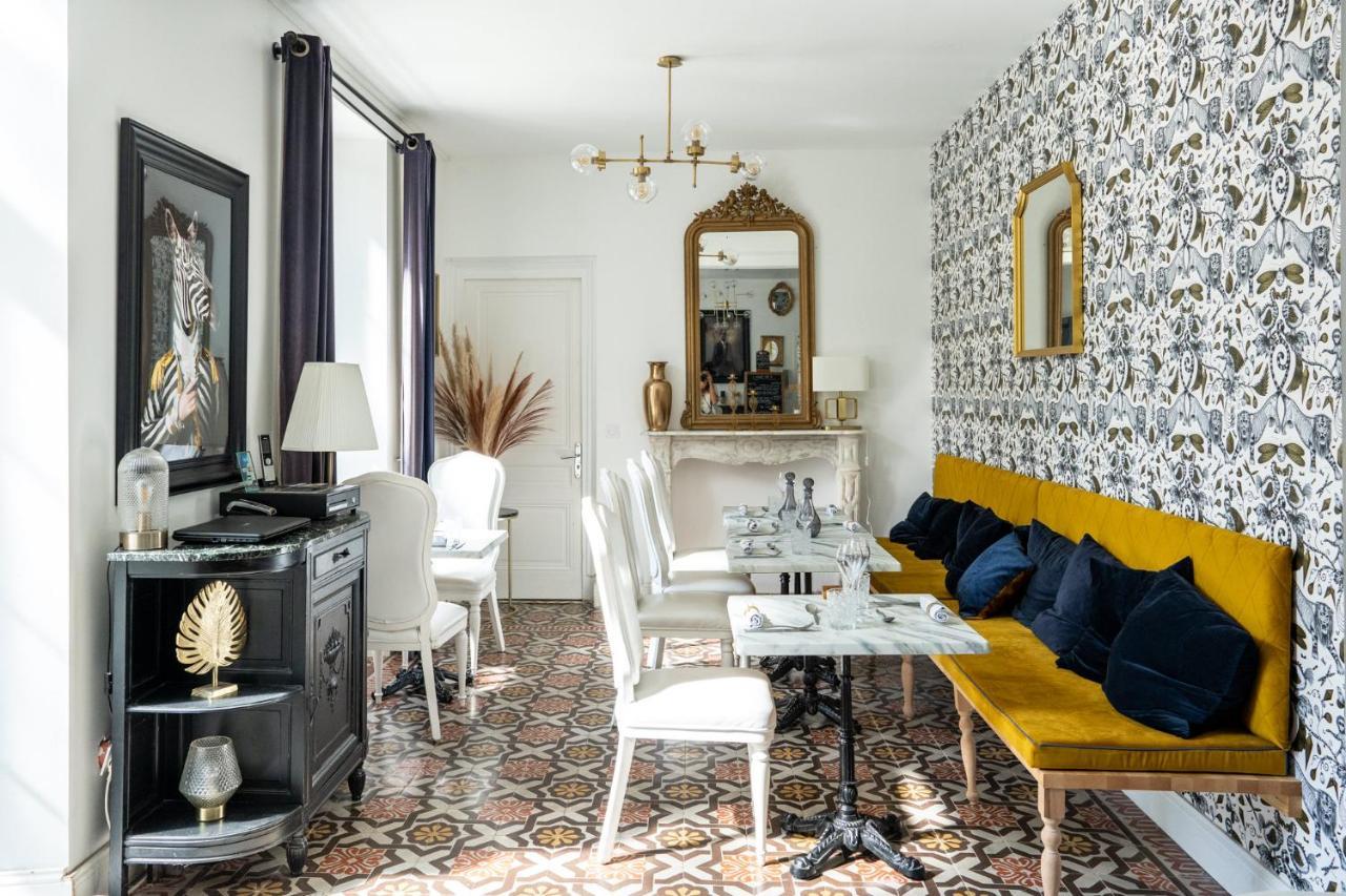 Chateau Des Ayes - Chambres & Suites Saint-Étienne-de-Saint-Geoirs Buitenkant foto